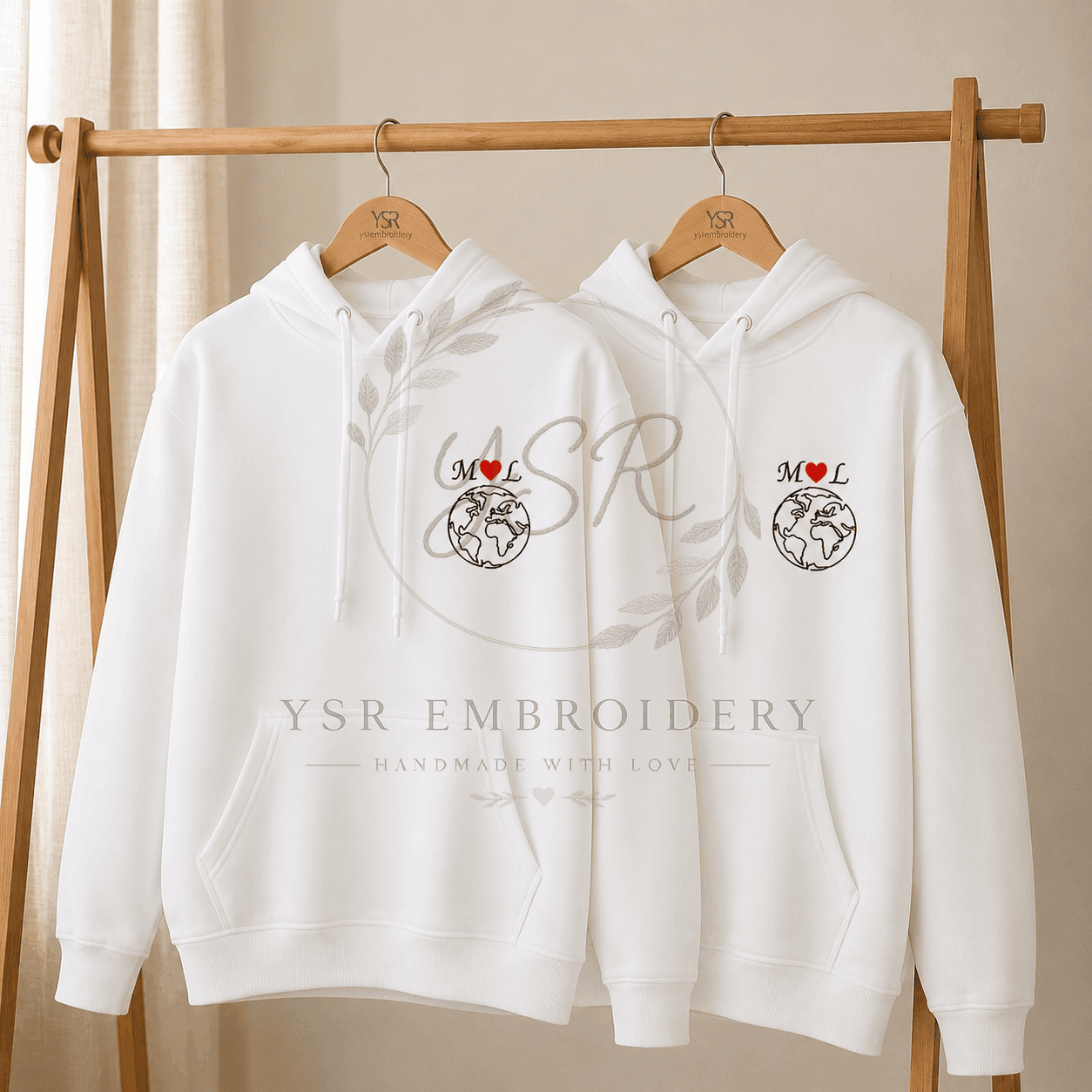 Sweat à Capuche Brodé Couple Initiales & Globe